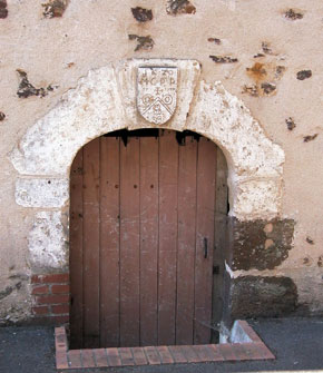 Porte d'une dépendance de l'ancien presbytère