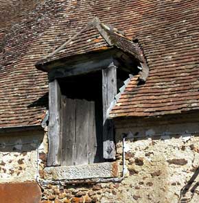 Lucarne en bois (au dessus de l'étable)
