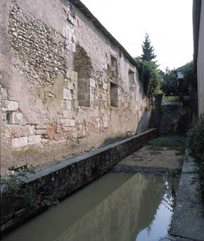 Vestige de l’ancien mur du moulin