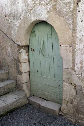 Porte d’accès au cellier