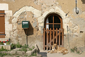 Logis, porte du 16e ou 17e siècle